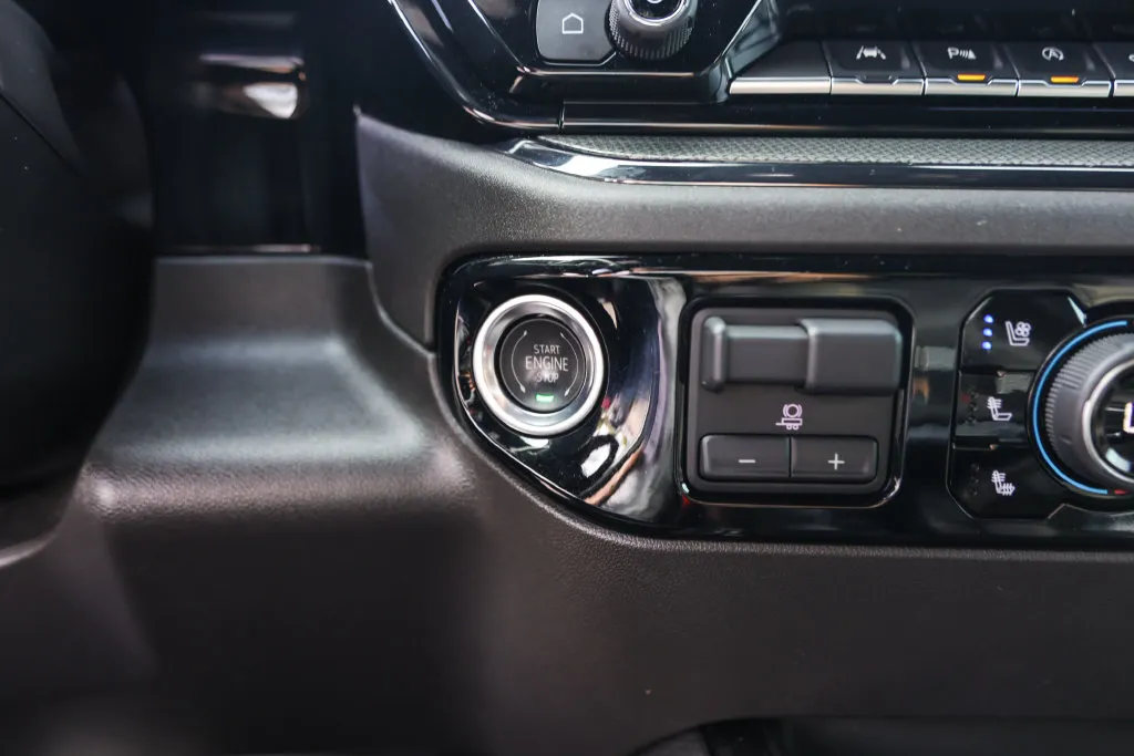 Chevrolet Silverado photo 20