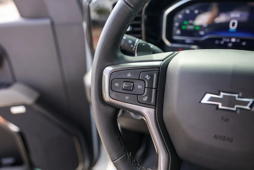 Chevrolet Silverado photo 16