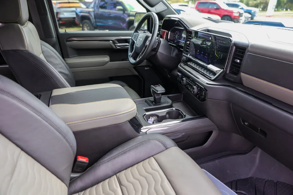 Chevrolet Silverado photo 32