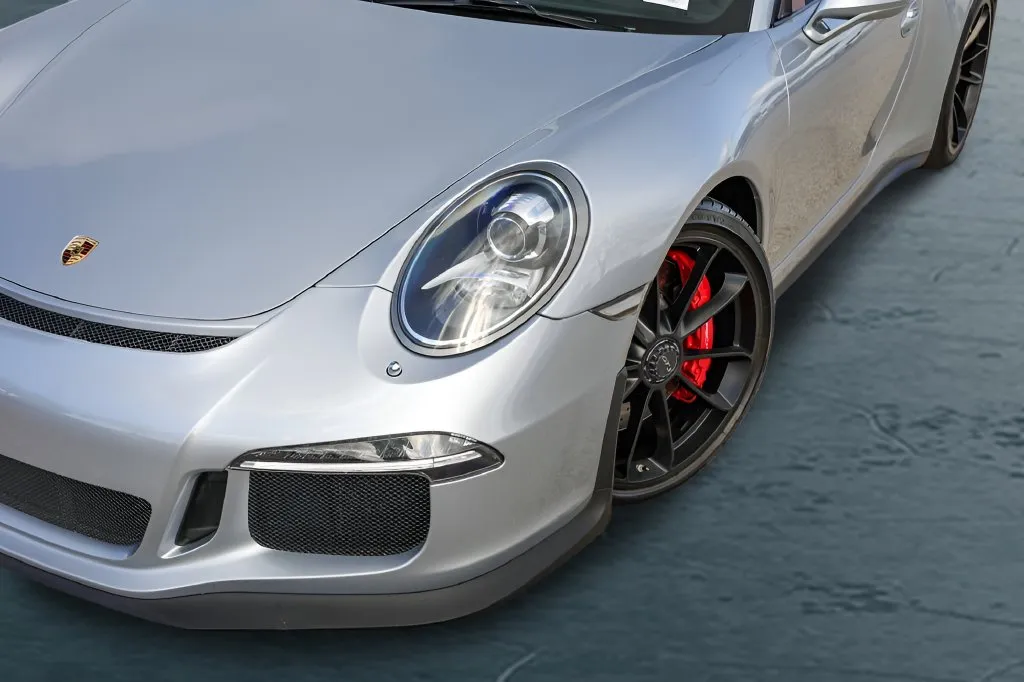 Porsche 911 photo 2