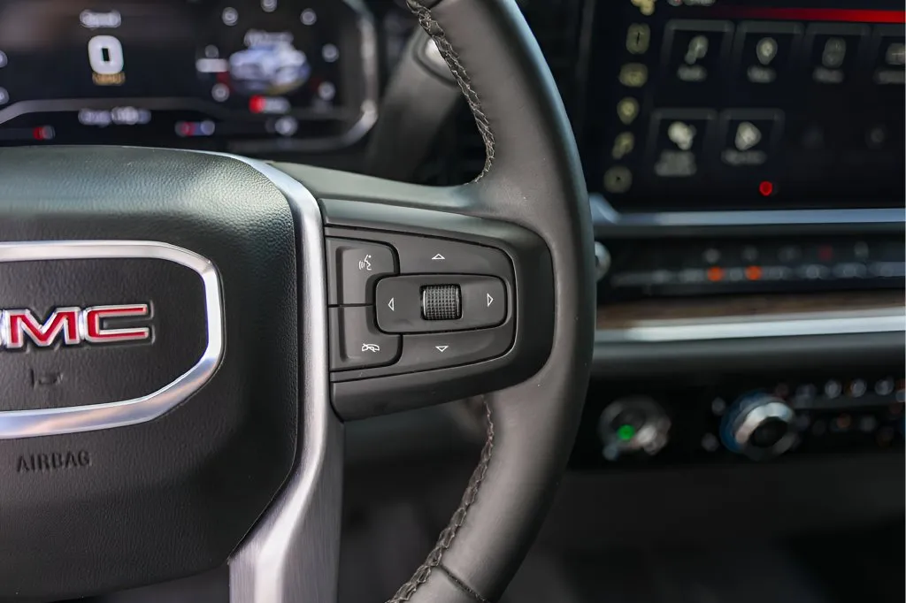 GMC Sierra photo 15
