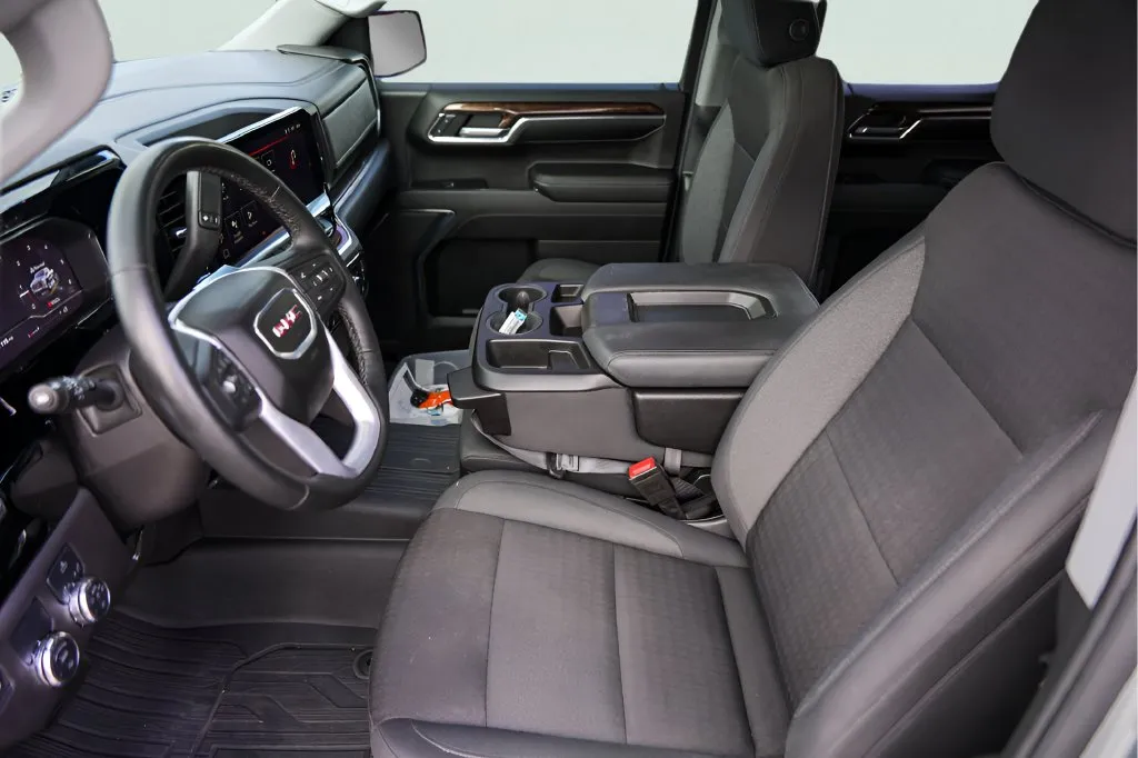 GMC Sierra photo 11