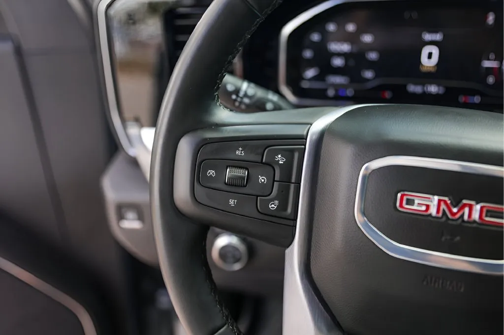 GMC Sierra photo 16