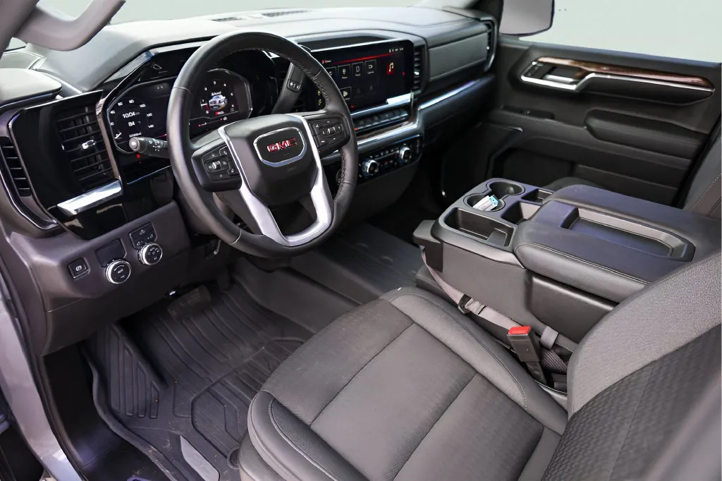 GMC Sierra photo 12