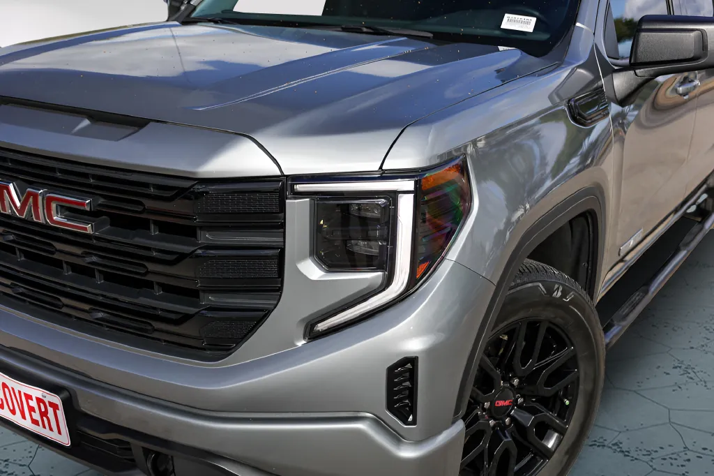GMC Sierra photo 2