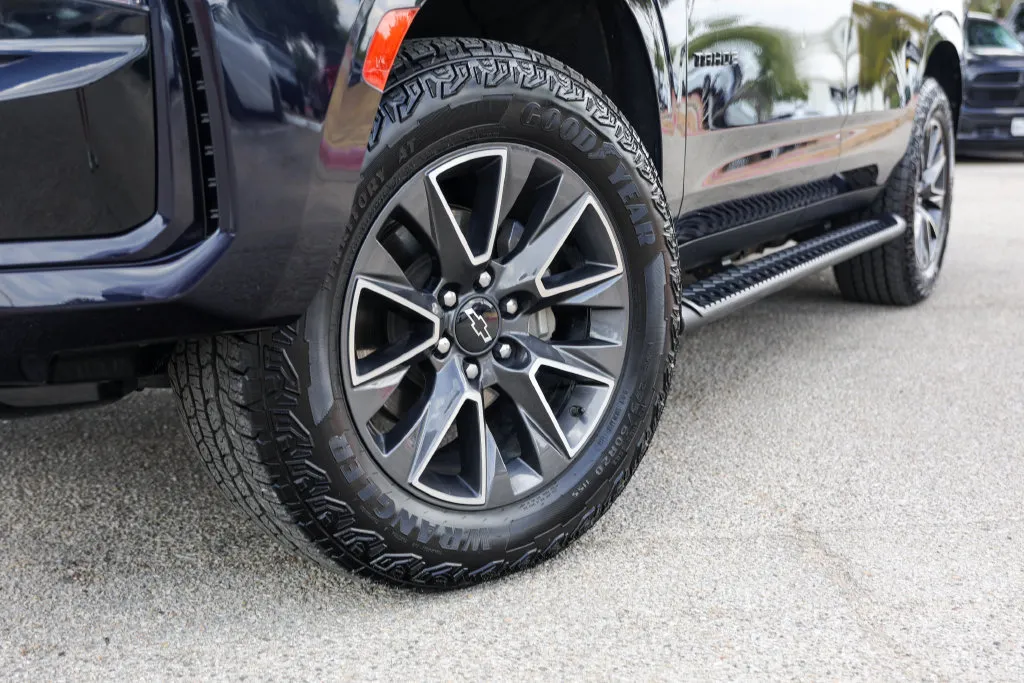 Chevrolet Tahoe photo 3