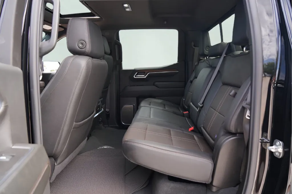 Chevrolet Silverado photo 29