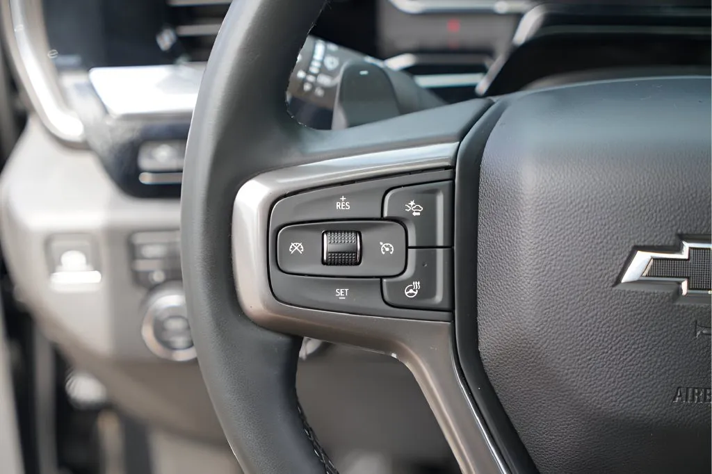 Chevrolet Silverado photo 13