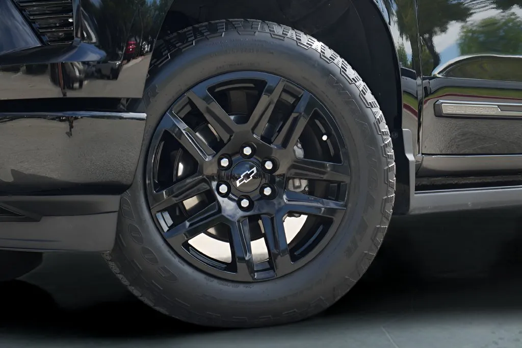 Chevrolet Silverado photo 8