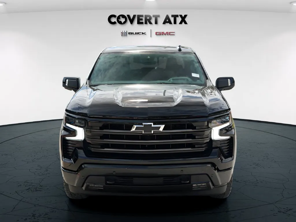Chevrolet Silverado photo 2