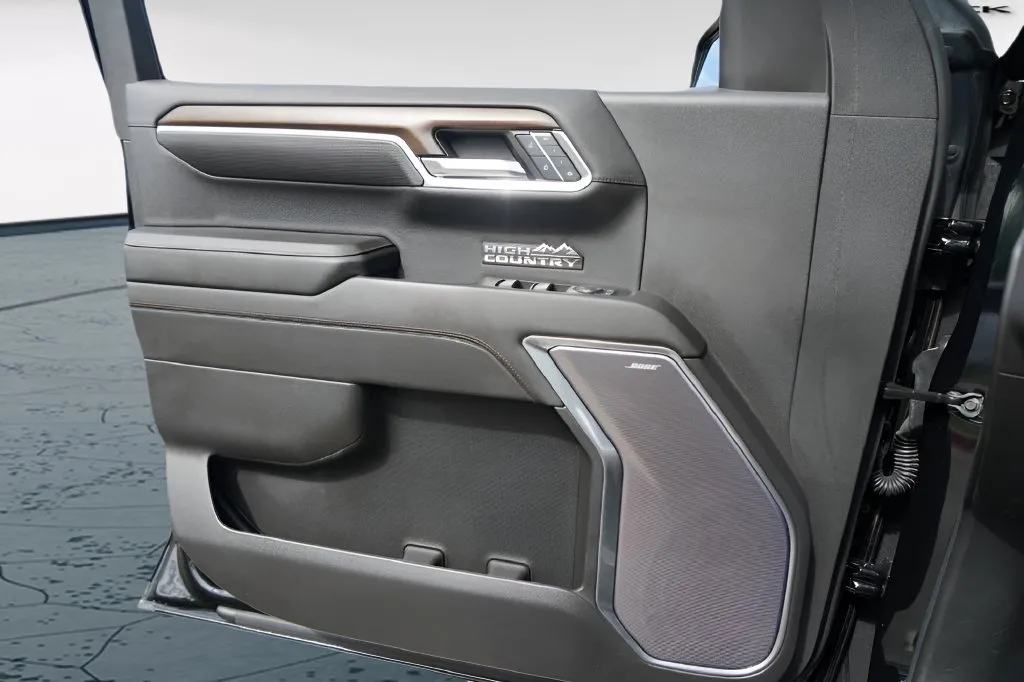 Chevrolet Silverado photo 20