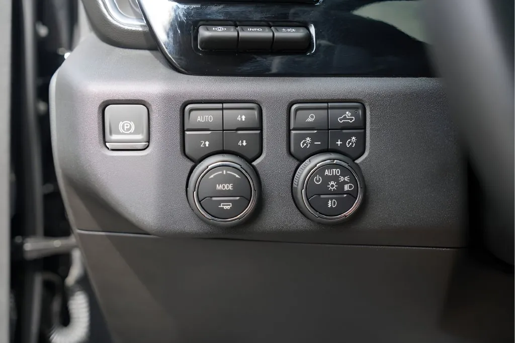 Chevrolet Silverado photo 19