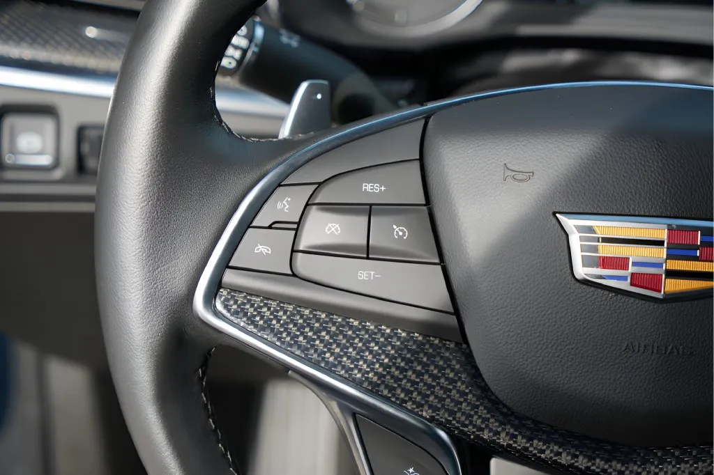 Cadillac XT5 photo 12