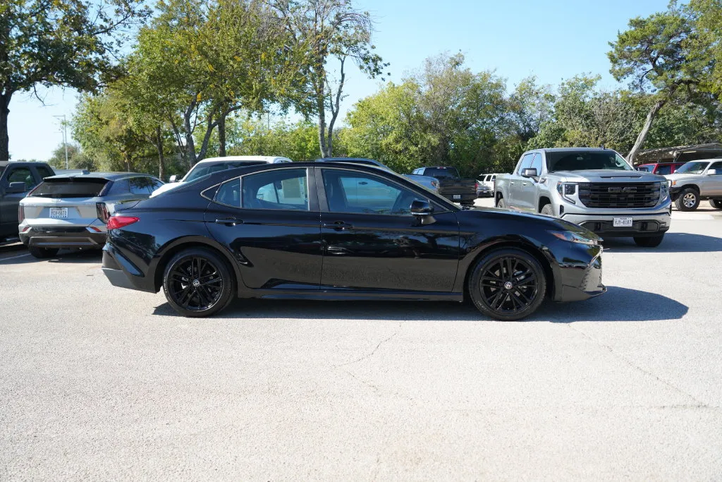Toyota Camry photo 5