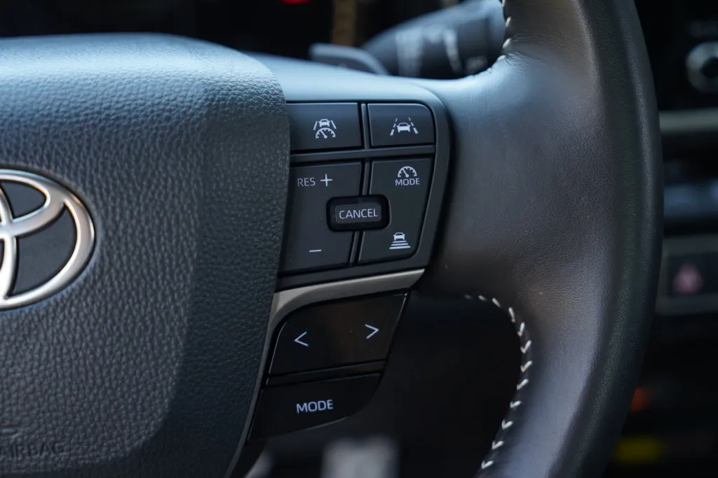 Toyota Camry photo 12