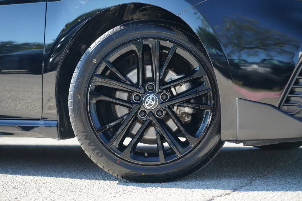 Toyota Camry photo 3