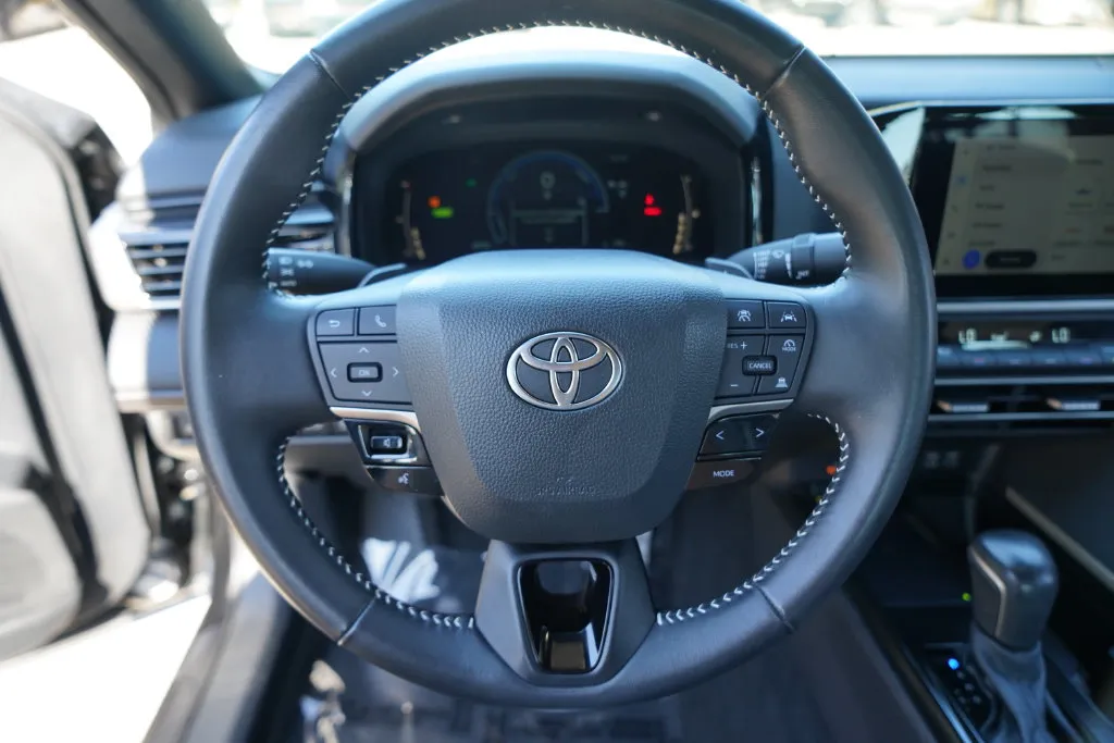 Toyota Camry photo 10