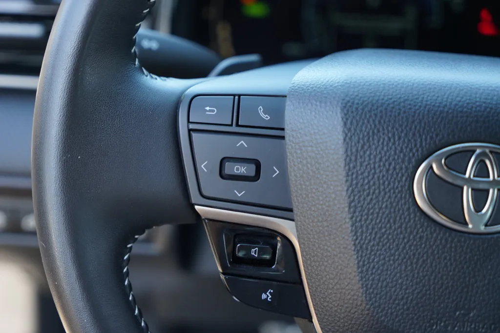 Toyota Camry photo 11