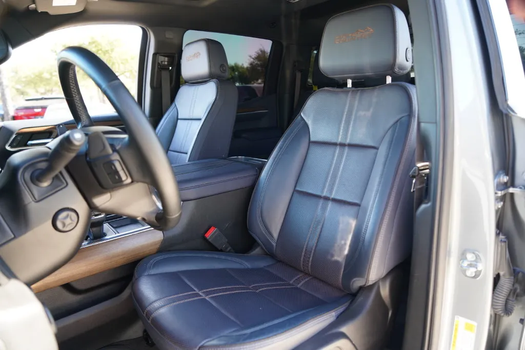 Chevrolet Silverado photo 9