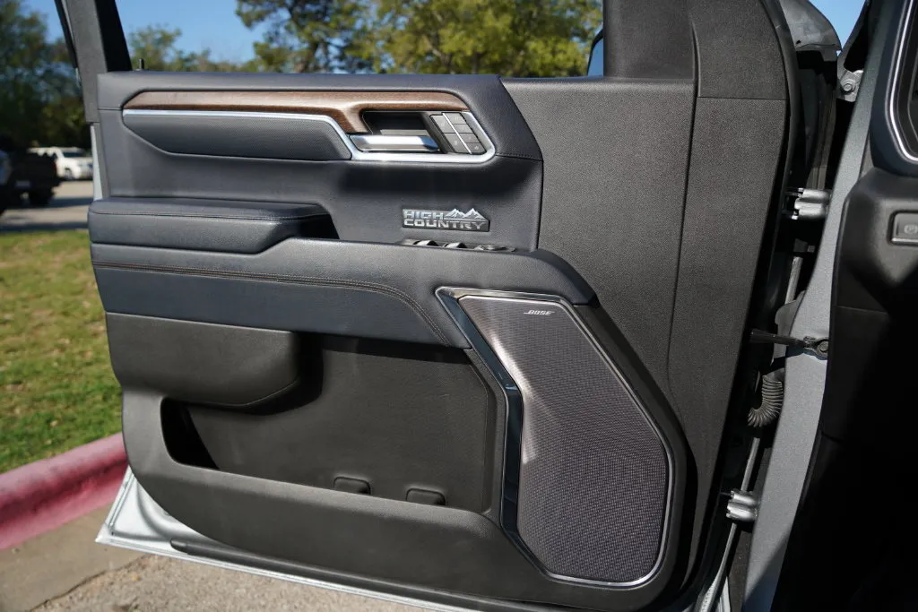 Chevrolet Silverado photo 19