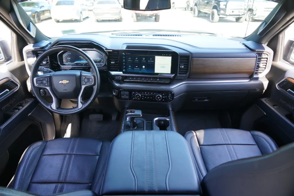 Chevrolet Silverado photo 24