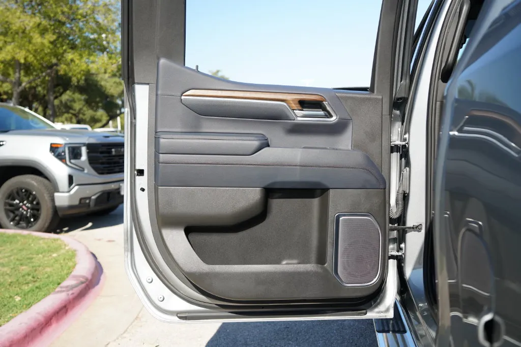 Chevrolet Silverado photo 30