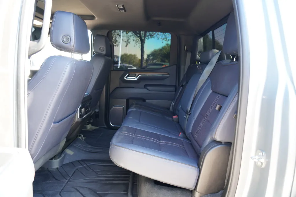 Chevrolet Silverado photo 28