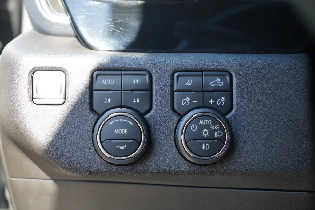 Chevrolet Silverado photo 18