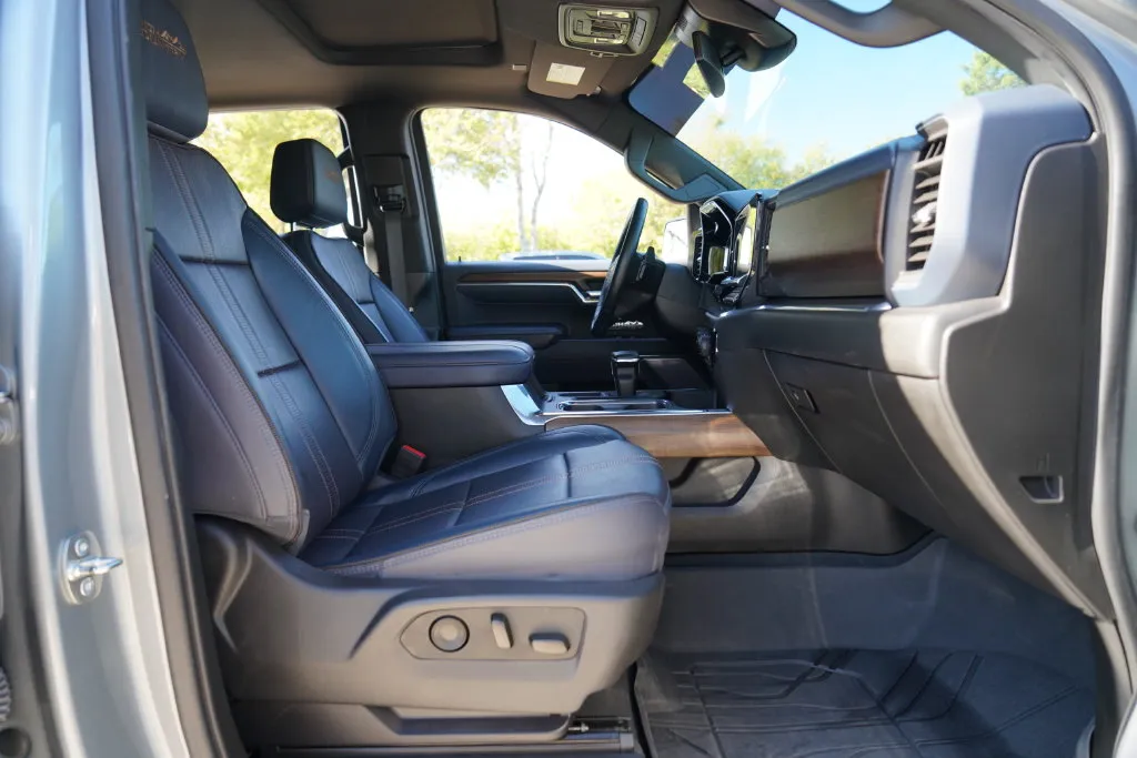 Chevrolet Silverado photo 22