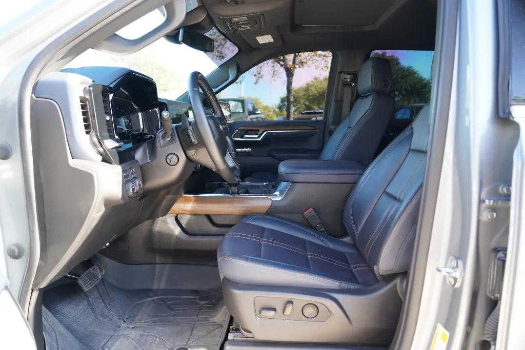 Chevrolet Silverado photo 8