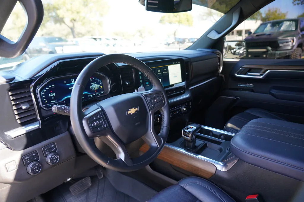 Chevrolet Silverado photo 7