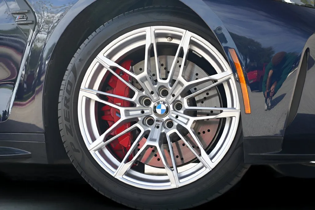 BMW M4 photo 7