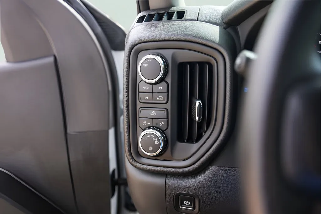 GMC Sierra photo 14