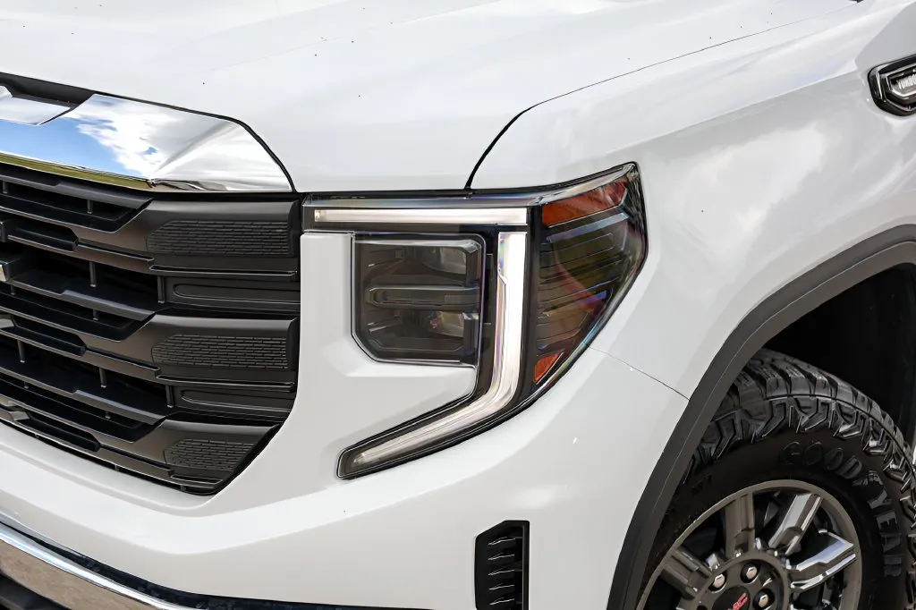 GMC Sierra photo 2