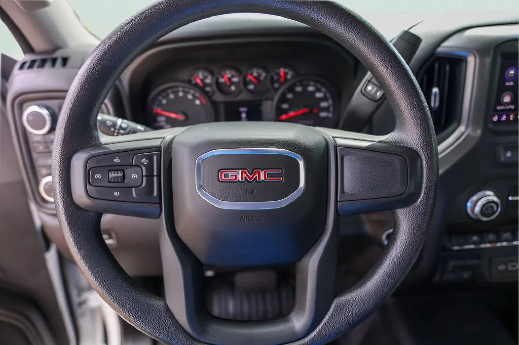 GMC Sierra photo 13