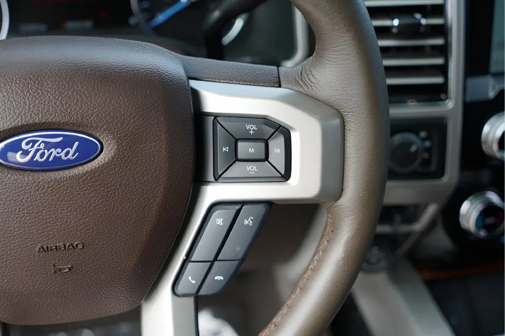 Ford F-250SD photo 13