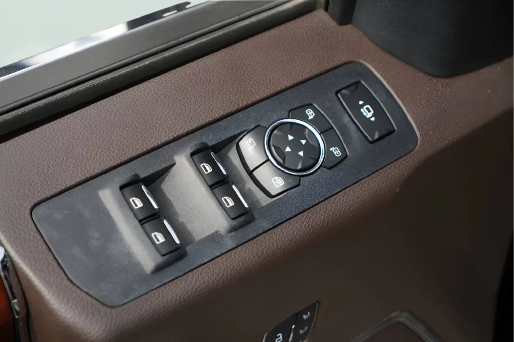 Ford F-250SD photo 21