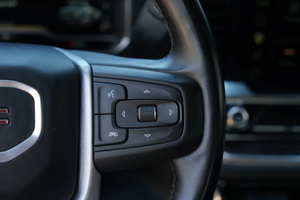 GMC Sierra photo 12