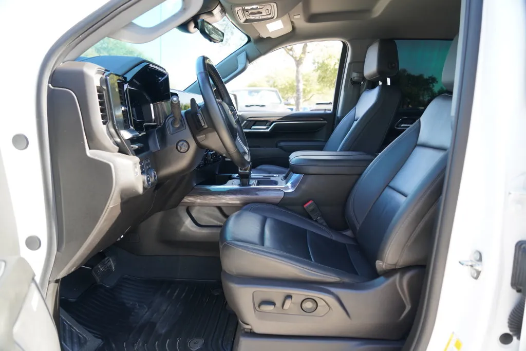 Chevrolet Silverado photo 8