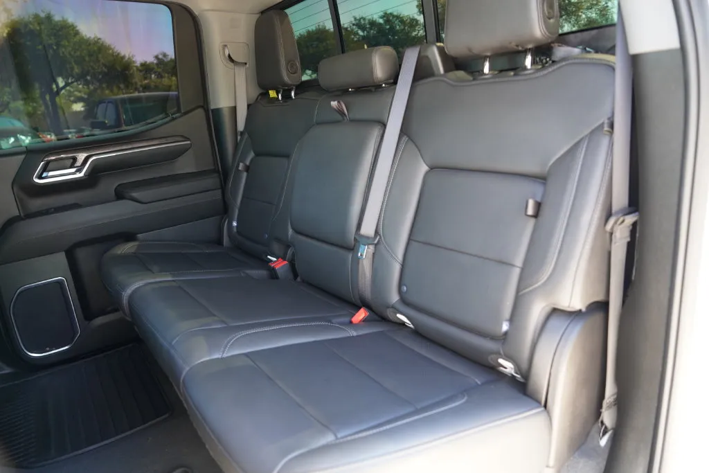 Chevrolet Silverado photo 29