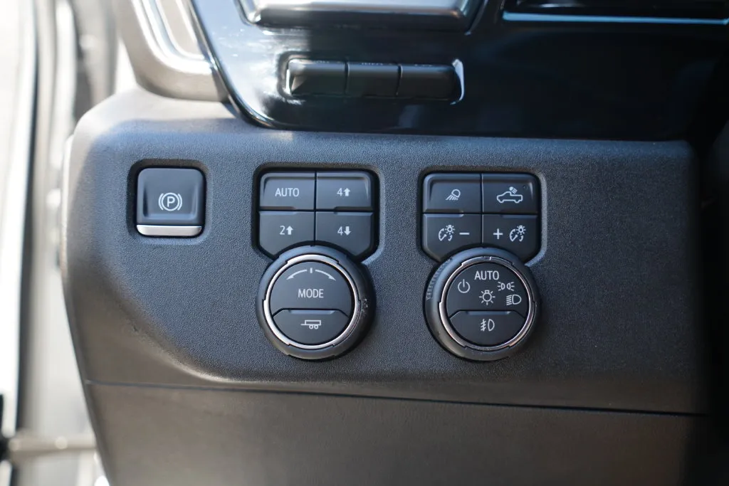Chevrolet Silverado photo 18