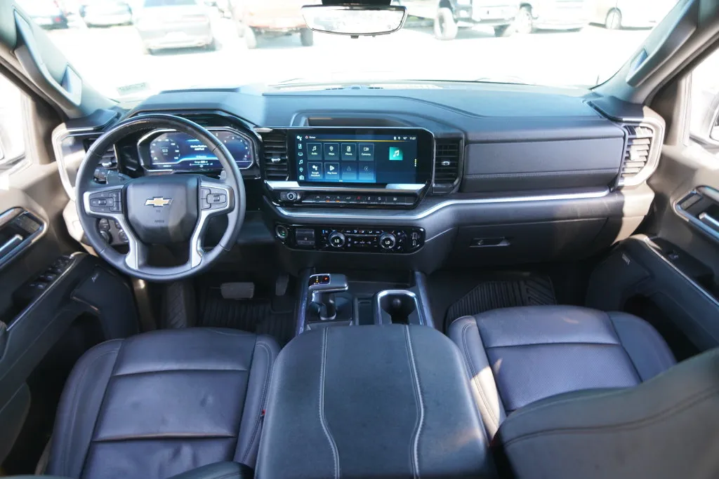 Chevrolet Silverado photo 24
