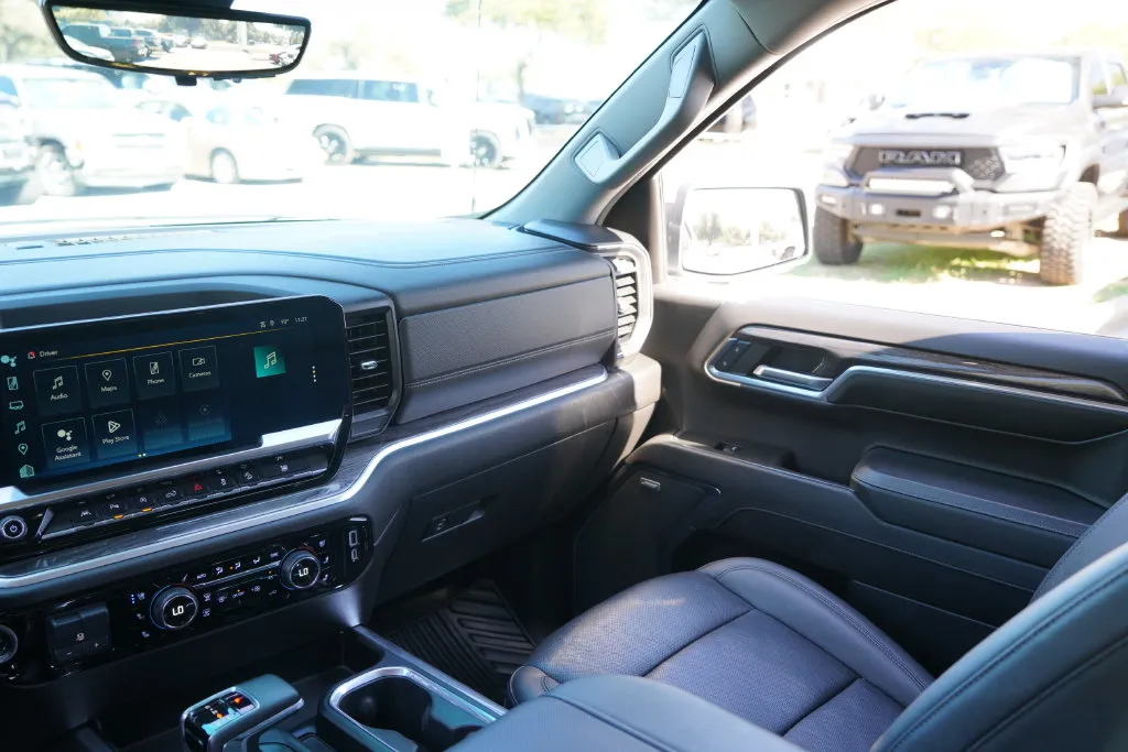 Chevrolet Silverado photo 26