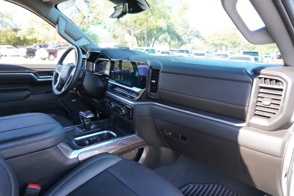 Chevrolet Silverado photo 21