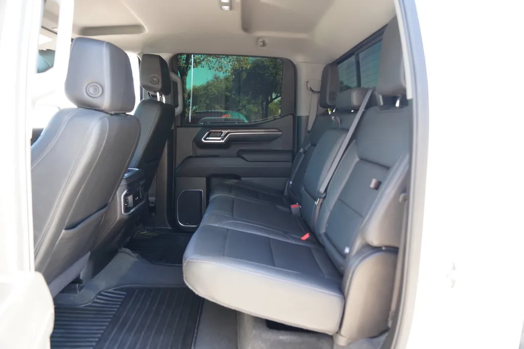 Chevrolet Silverado photo 28