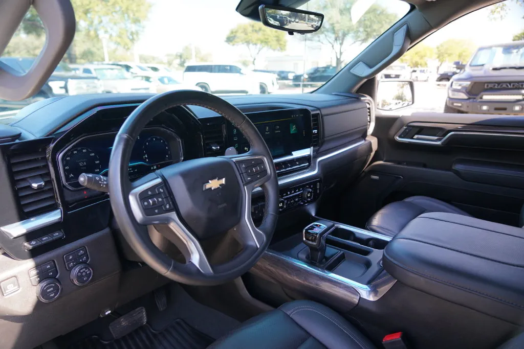 Chevrolet Silverado photo 7