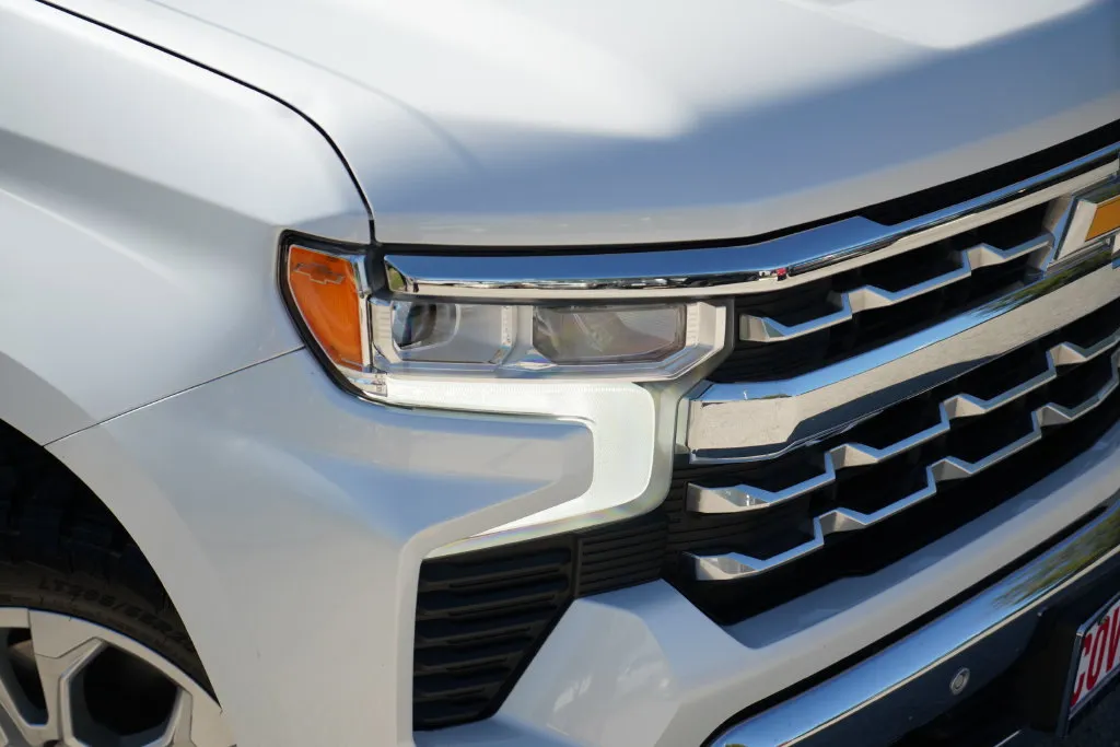 Chevrolet Silverado photo 2