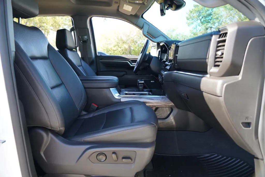 Chevrolet Silverado photo 22