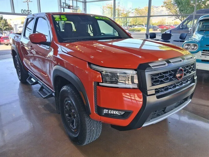 2025 Nissan Frontier PRO-4X's photo