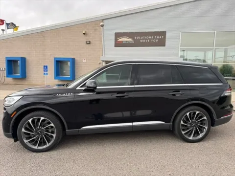 Photos of 2020 Lincoln Aviator Reserve for sale in Albuquerque, NM at Truck Solutions NM